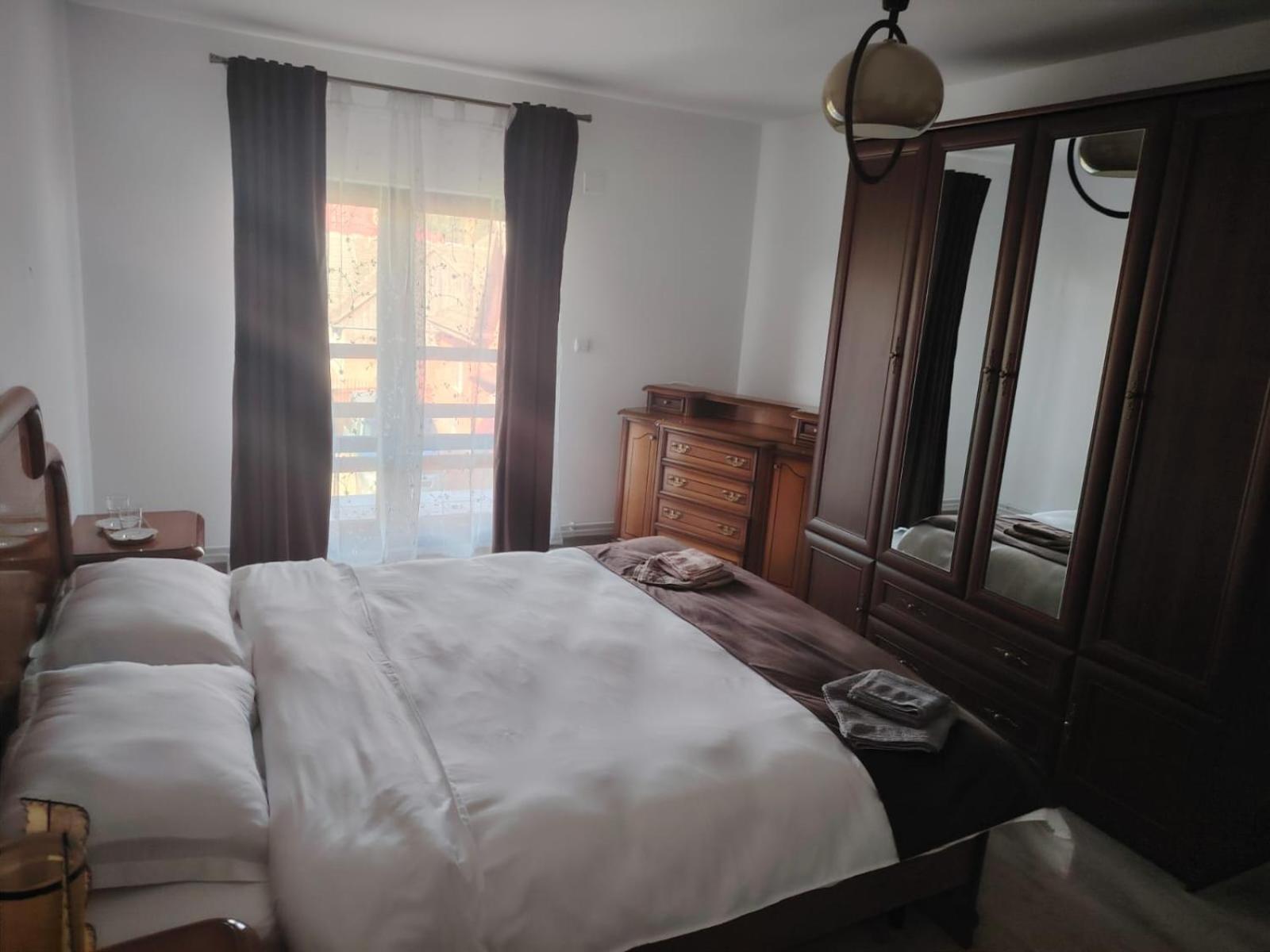 Pensiunea Floro Întorsura Buzăului Exterior foto